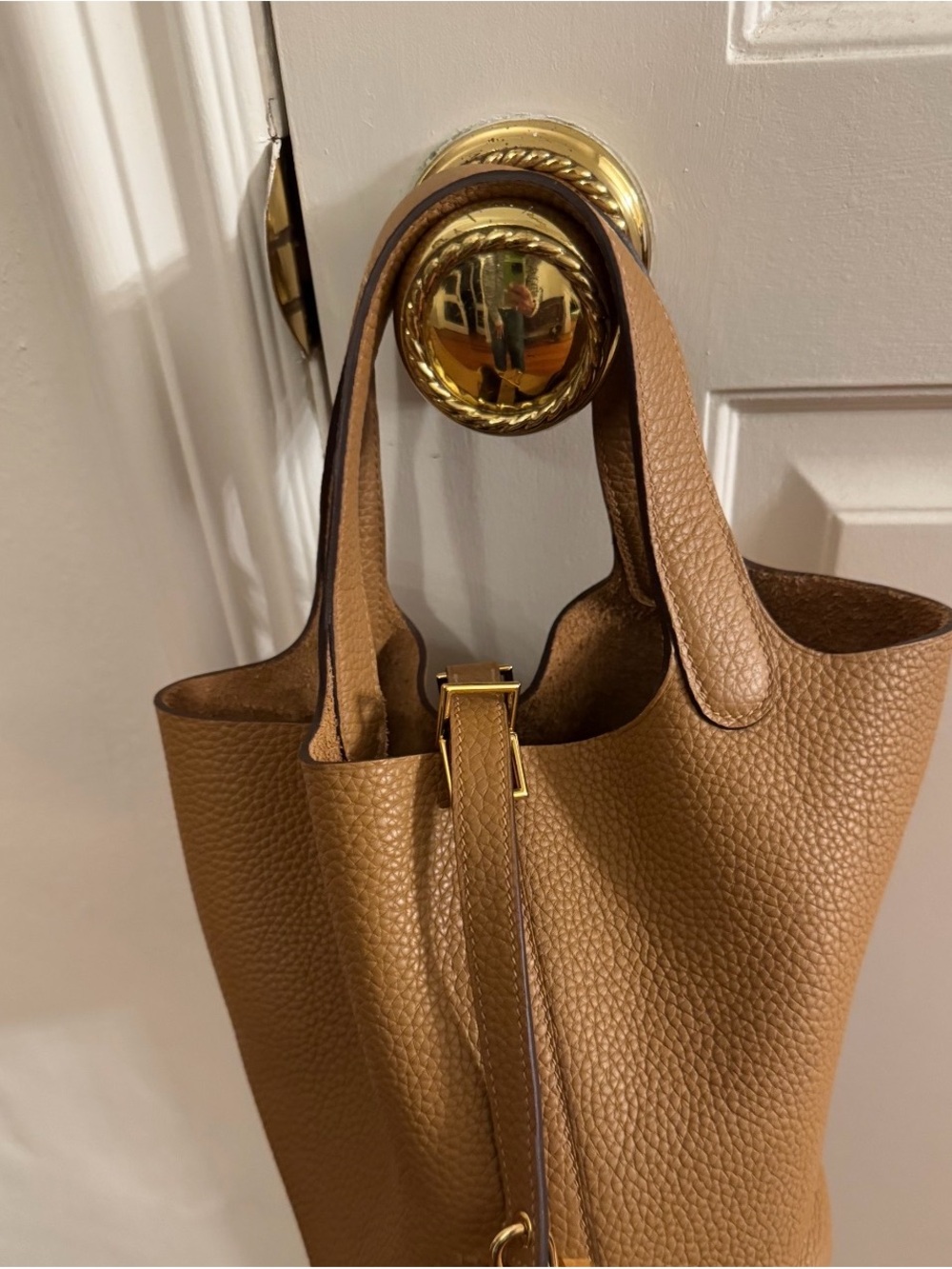 Leather bucket Tote Bag in Tan -pebble leather